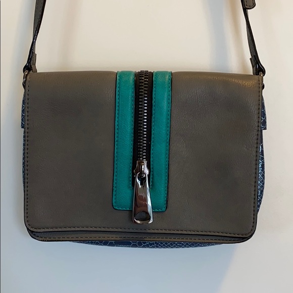 Gianni Bini Crossbody - Picture 2 of 8